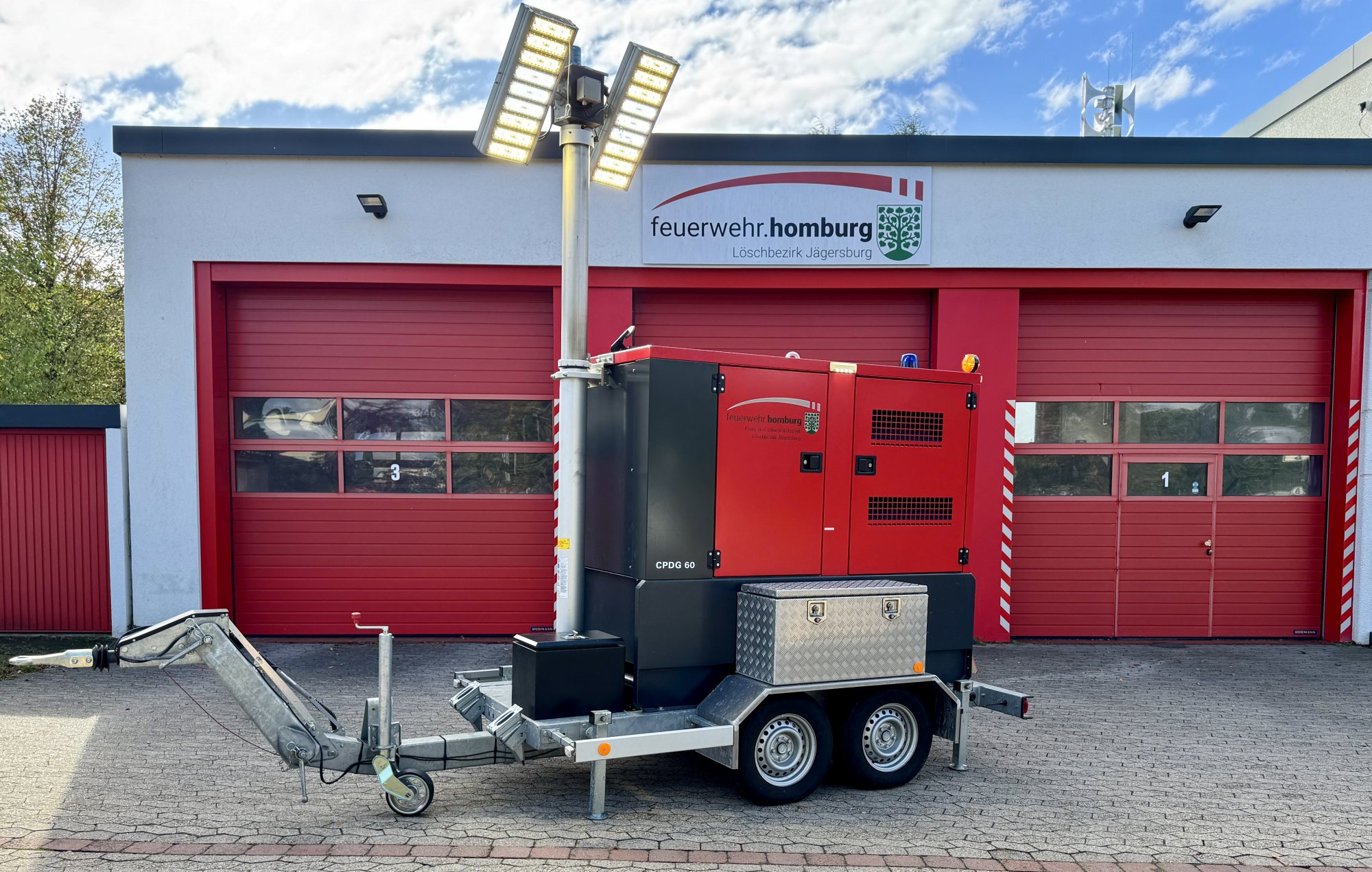 Stromerzeuger mit Lichtmast